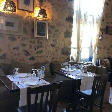 Πανσιόν Porto Cadena *